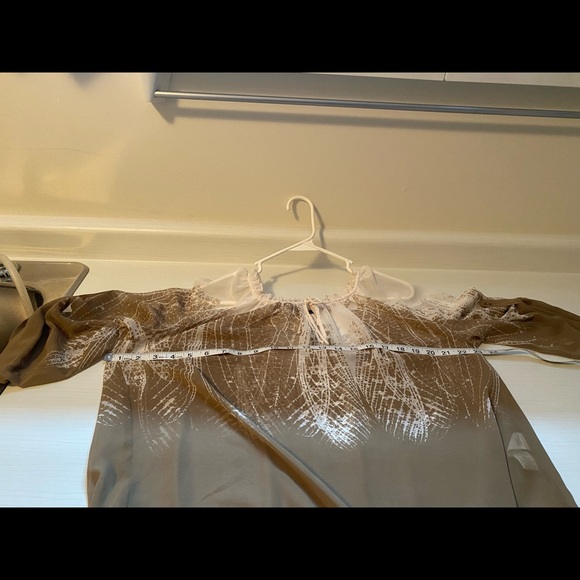 3/$30 Kensie sheer blouse - Picture 6 of 6